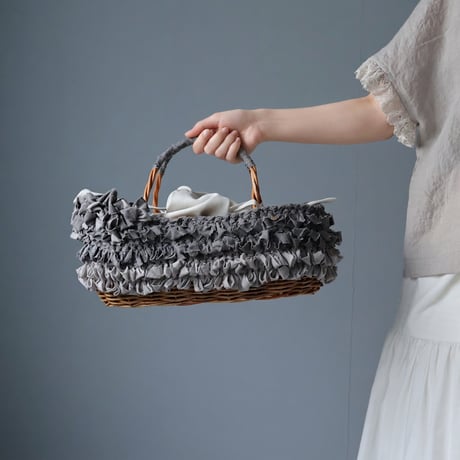 ＜7月30日再販／WEB限定販売＞Handspun Asymmetry Fray Basket  カゴバッグ／グレイ