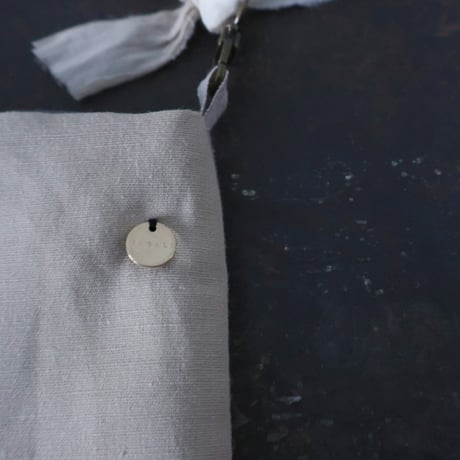＜完売しました／WEB限定販売＞Handspun fray pochet ポシェット／ベージュ