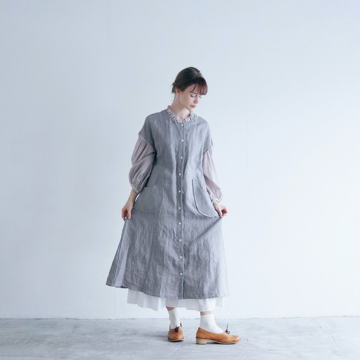 完売しました＞リネンラミーシャンブレー・フリルネックワンピース  