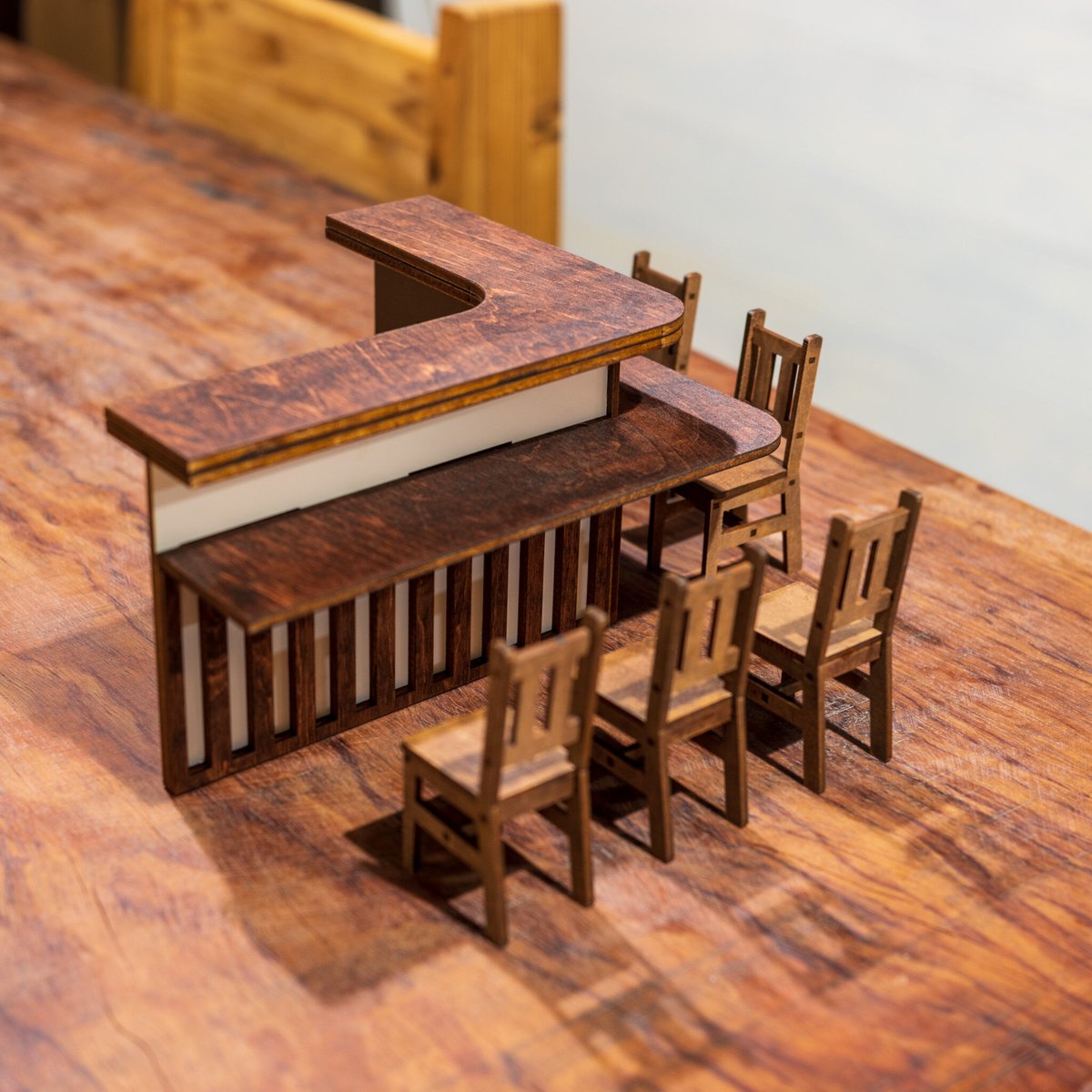ミニチュア家具❷　カウンターと小物のセット 1/10スケールミニチュア家具 居酒屋カウンター洋風椅子セットパターン