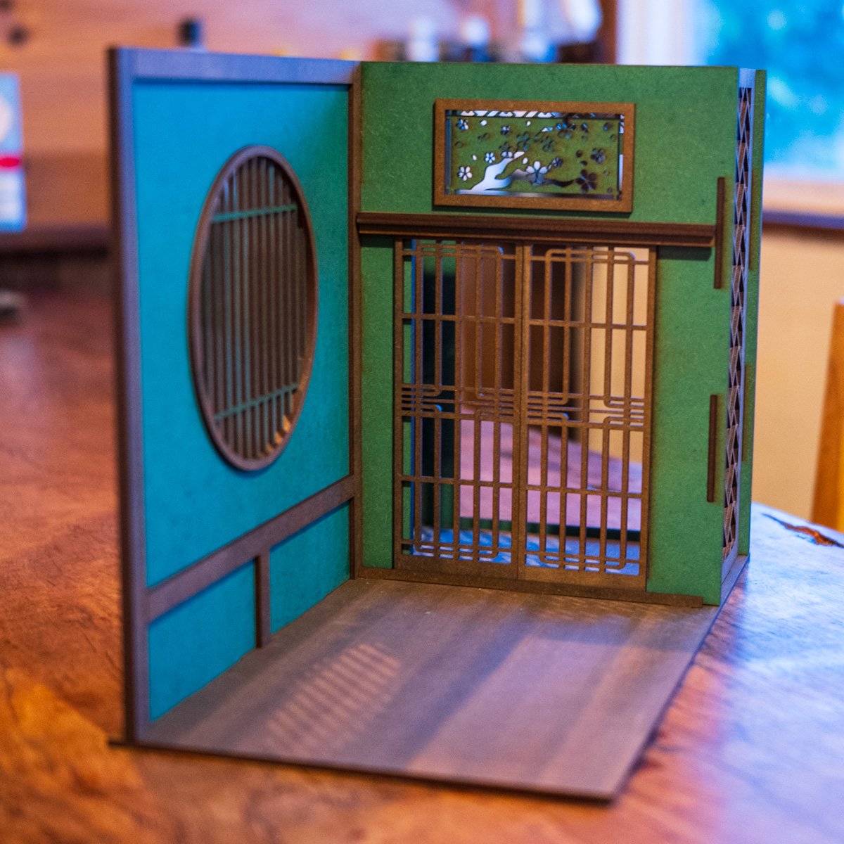 1/10スケールドールハウス 和風玄関からの居間緑の土壁風塗装 1/10スケールドールハウス 和風玄関からの居間緑の土壁風塗装