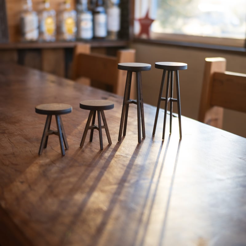 1/6スケールミニチュア家具ハイスツールとスツール4脚セット | kkcompany