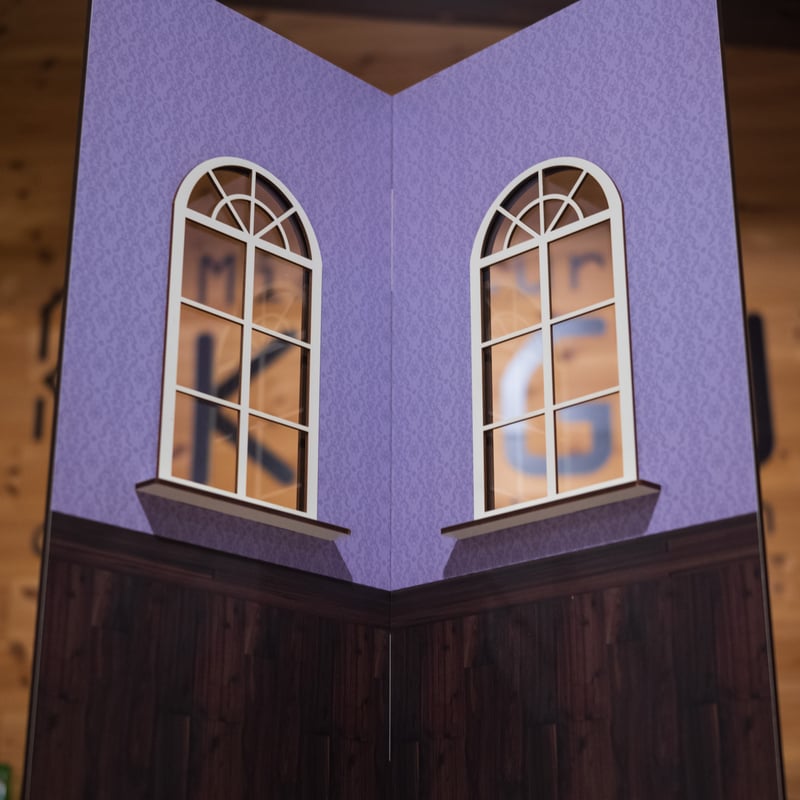 1/3スケールドールハウスパープル窓シェルフ壁紙ハーフサイズ | kkcompany