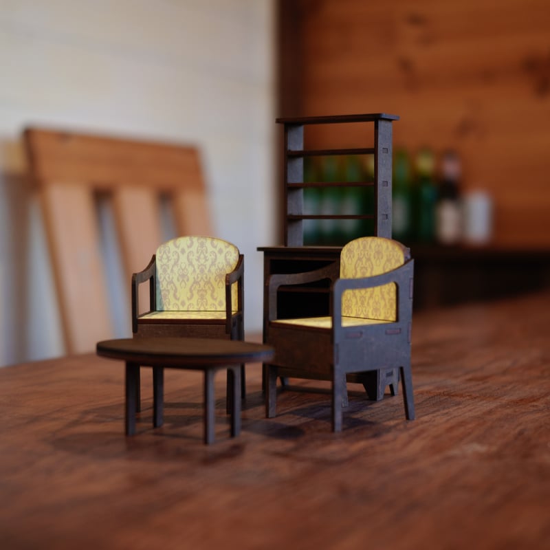 1/10スケールミニチュア家具 1人掛けソファーとサイドテーブルとハッチ