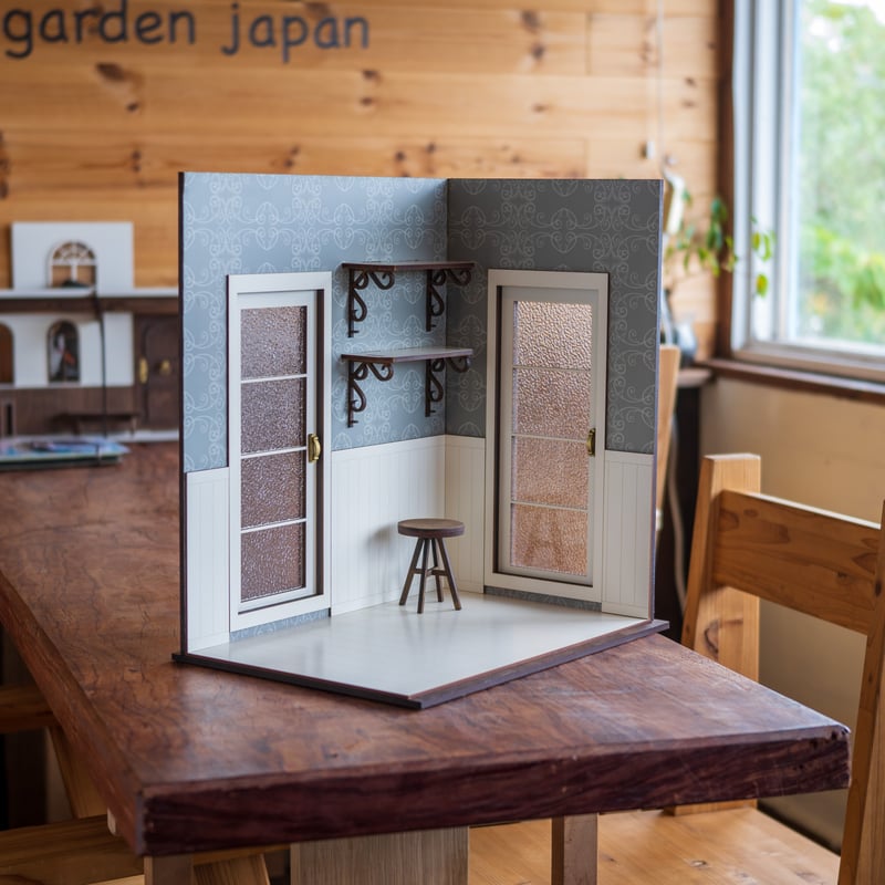 1/6スケールドールハウス洋館右側ドア2個 グレー壁紙 新作5台 1/6スケールドールハウス洋館右側ドア2個 グレー壁紙 新作5台