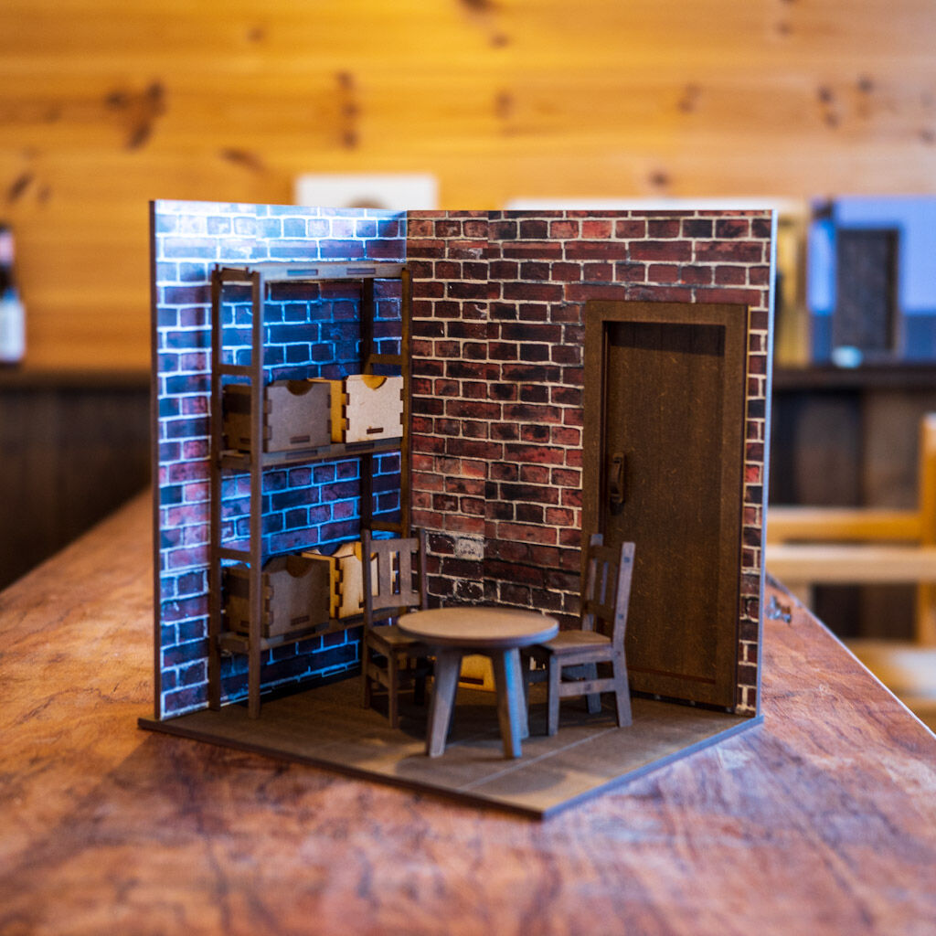 4周年記念セール！1/10スケールドールハウスレンガの倉庫ドア 棚と家具