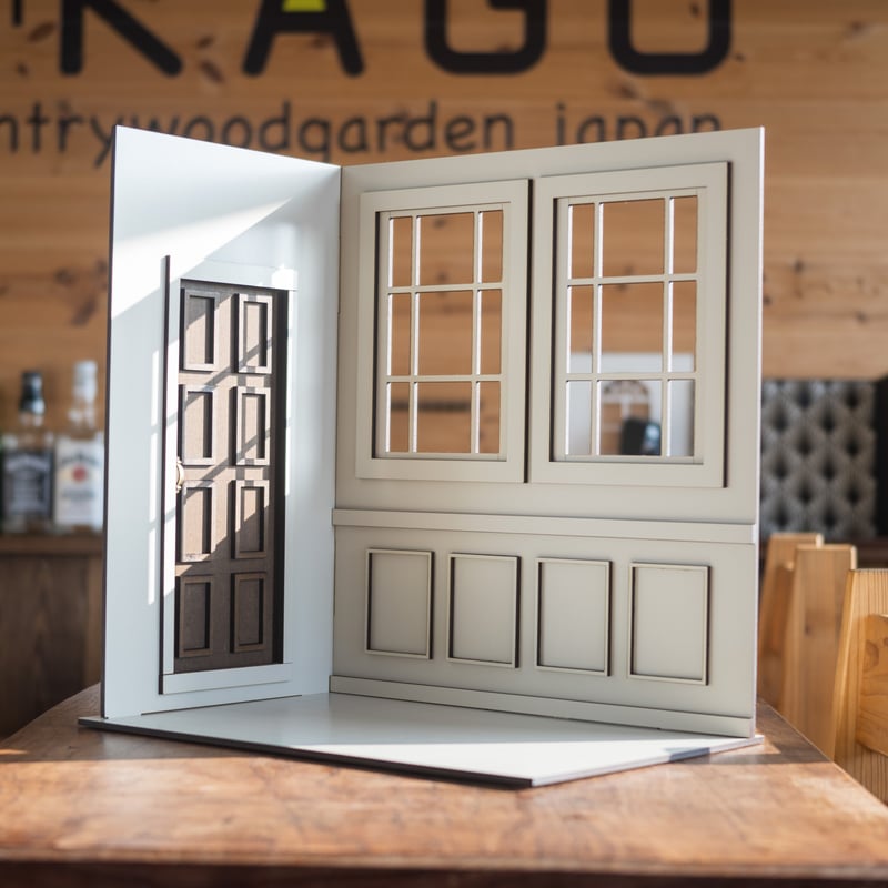 歳末セール！1/6スケールドールハウス白い窓の部屋 ドアブラウン 窓