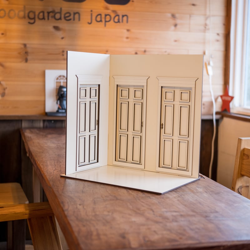 1/6スケールドールハウスドア3枚ホワイトハウス | kkcompany