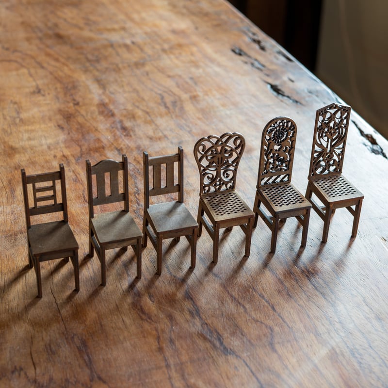 ☆値下げ☆　フランスアンティーク　ミニチュアの椅子セット 2個 フランスアンティーク アールデコ・ダイニング5点セット [483