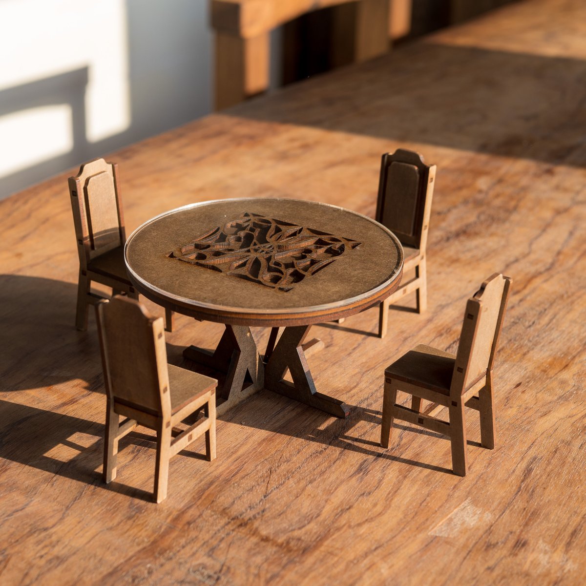 1/10スケールミニチュア家具大きめ丸テーブルと椅子セット | kkcompany