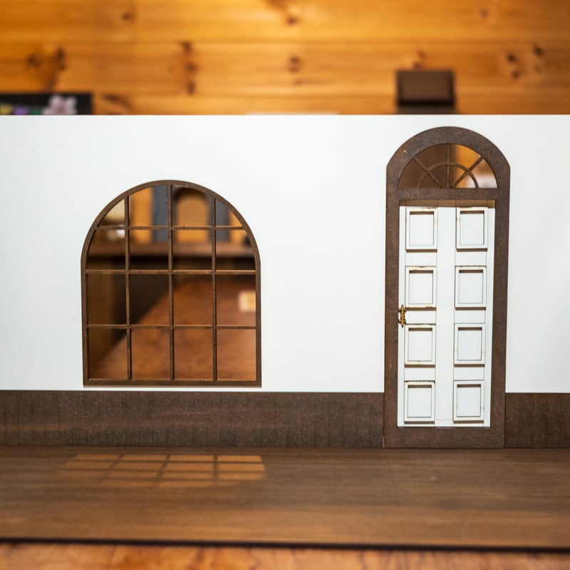 1/10スケールドールハウス洋館 ワイドタイプ右壁 ドアと大きな窓