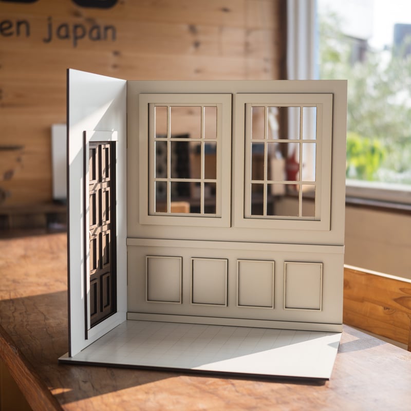 歳末セール！1/6スケールドールハウス白い窓の部屋 ドアブラウン 窓
