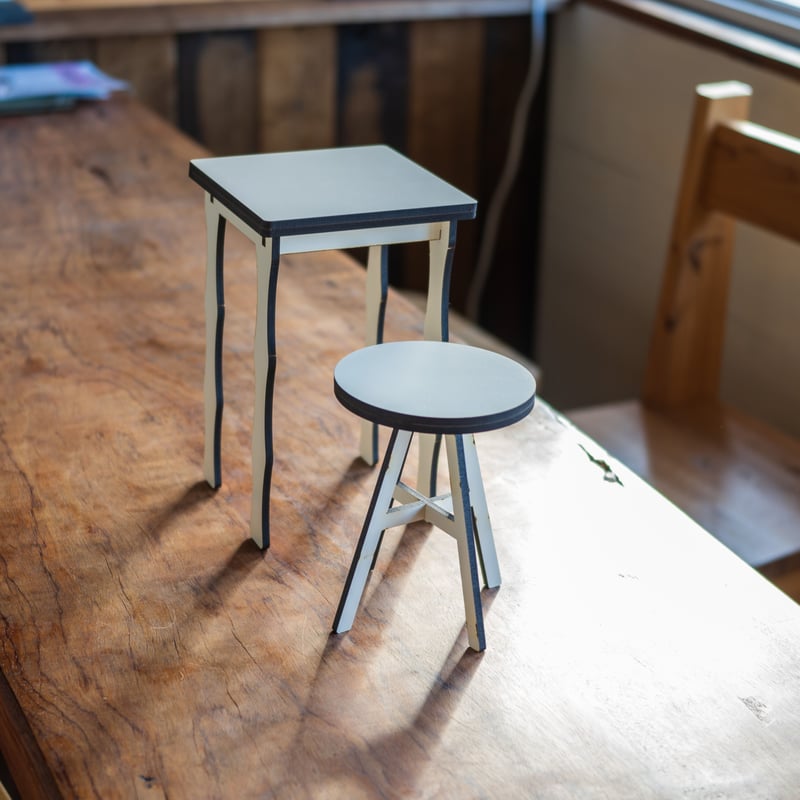 ミニチュア家具テーブル2404 1/3スケールミニチュア家具 テーブルとチェアーセット | kkcompany