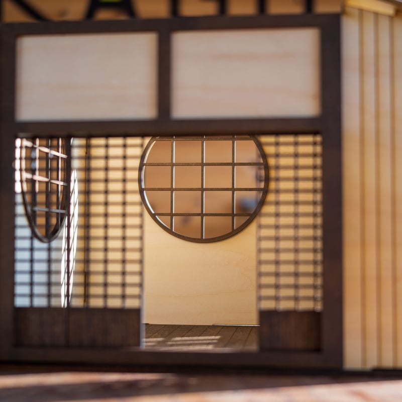 スプリングセール！1/10スケール和風ドールハウス和室玄関 丸窓