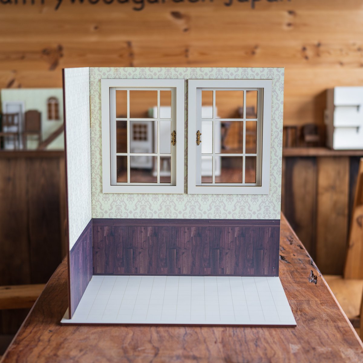 □ドールハウス□12分の1 建具の無い部屋(白色花柄ストライプ/ □ドールハウス□12分の1 建具の無い部屋(白色花柄ストライプ/