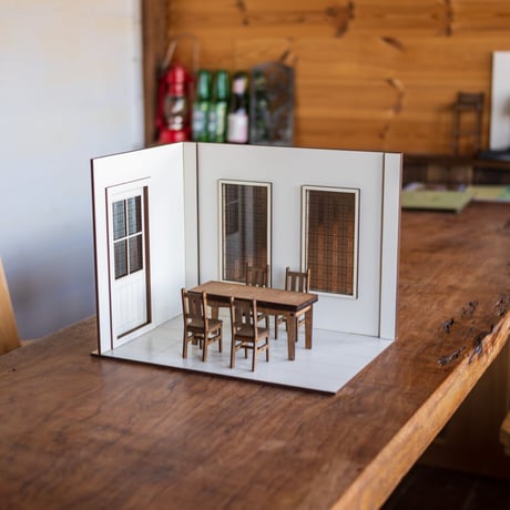 1/10スケールドールハウス　ステンドグラス風窓　ホワイトタイプ　家具セット