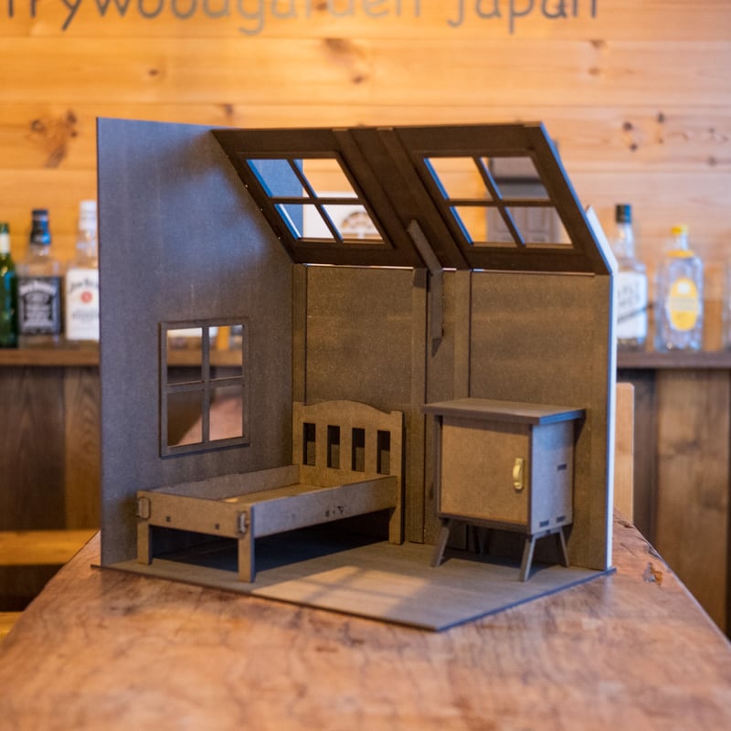 1/6ドールハウス 1/6スケールドールハウス洋館新サイズ左側グリーン壁紙窓4個