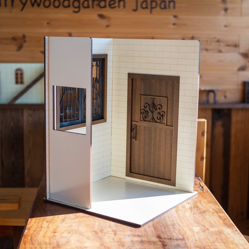 1/6スケールドールハウス白レンガのアイアン窓とドアの部屋 | kkcompany