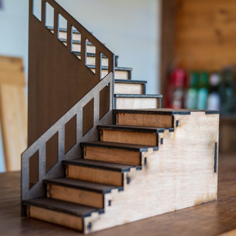 1/10スケールミニチュア家具 螺旋階段階段のみの販売です