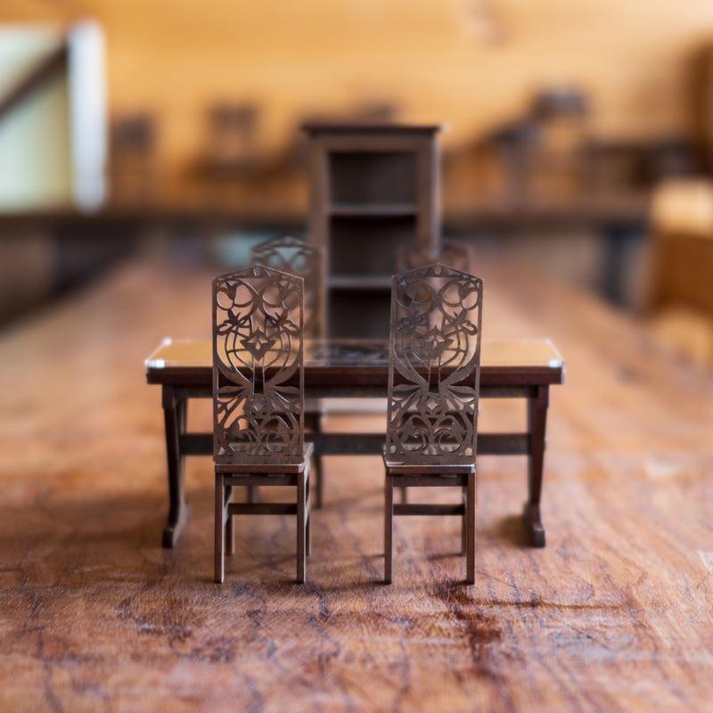 1/10スケールミニチュア家具 テーブルとチェアーとチェストセット