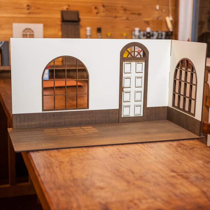 ＊kyo＊ハンドメイド＊階段と窓のあるドールハウス kyo＊ハンドメイド＊階段と窓のあるドールハウス