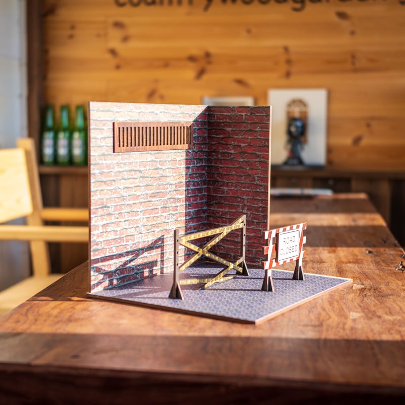 ドールハウス　マンハッタン裏路地 スプリングセール！ 1/10スケールドールハウス怪しい路地裏で