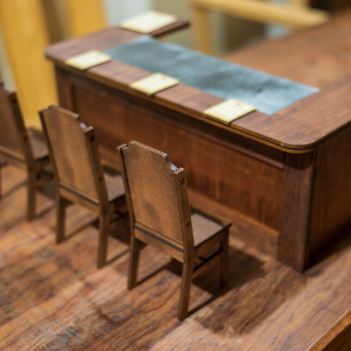 【お値下げ】ミニチュア　アンティーク調チェアー　3点セット お値下げ】ミニチュア アンティーク調チェアー 3点セット お