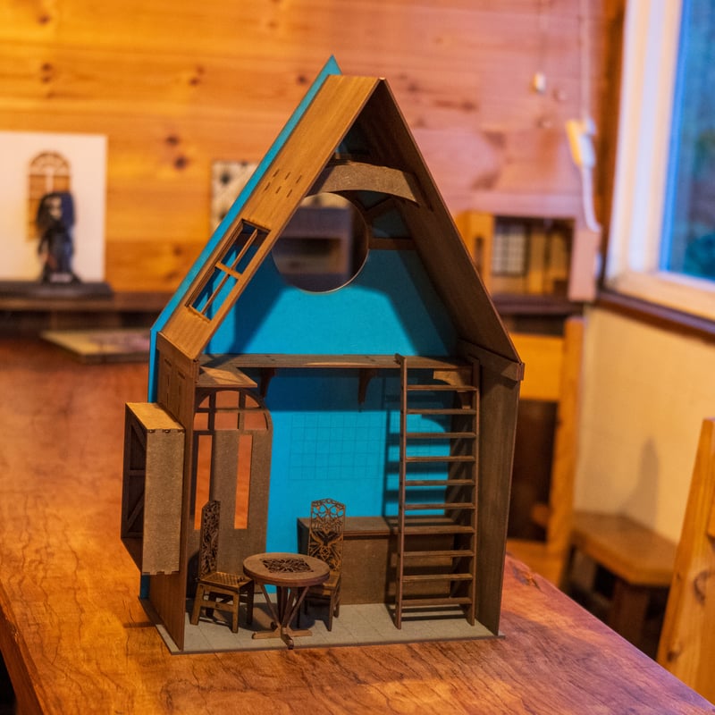 歳末セール!1/10スケールドールハウス 【丘に建つ三角屋根の 歳末セール!1/10スケールドールハウス 【丘に建つ三角屋根の