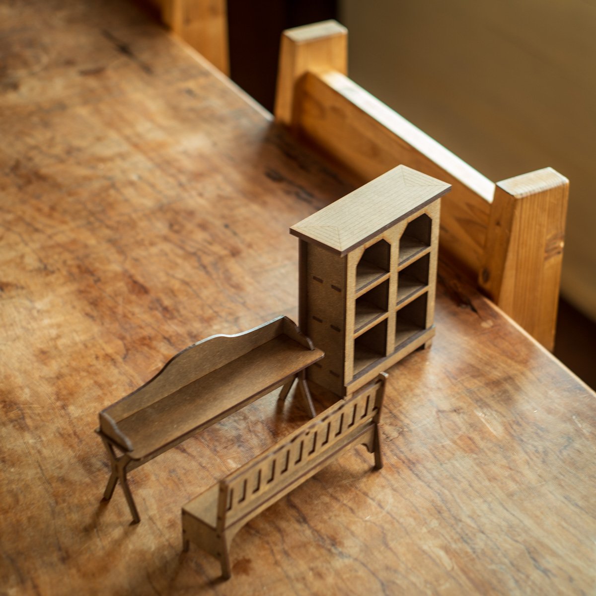 1/10スケールミニチュア家具 デスクとベンチ 本箱セット | kkcompany