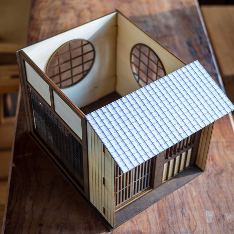 ドールハウス【窓の家】 完成品 ♡北欧風の窓枠とウォールライトのあるお部屋♡ミニチュア