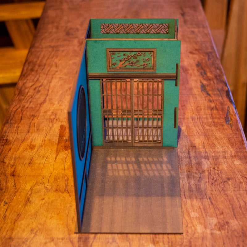 1/10スケールドールハウス 和風玄関からの居間緑の土壁風塗装 1/10スケールドールハウス 和風玄関からの居間緑の土壁風塗装
