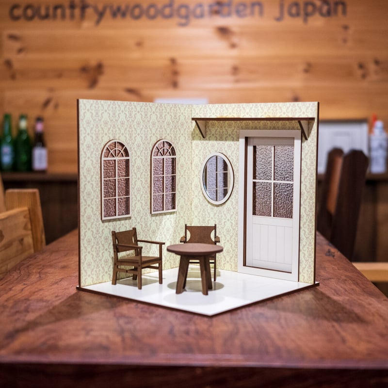□ドールハウス□白色壁紙白色の居室(右) （ドラマ「西園寺さん