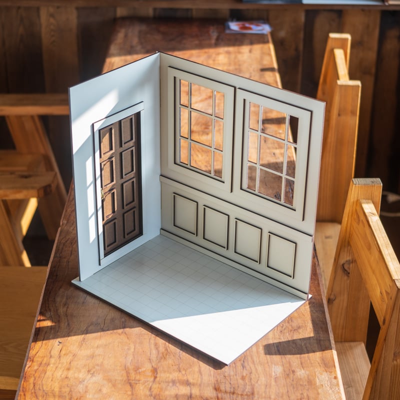 歳末セール！1/6スケールドールハウス白い窓の部屋 ドアブラウン 窓