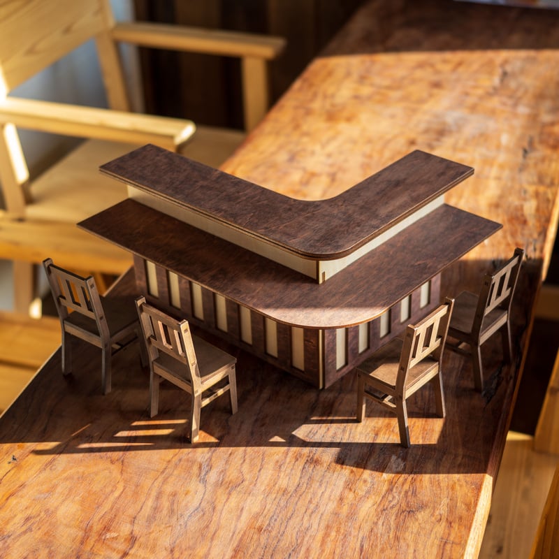 1/6 ミニチュア家具 カウンター テーブル&イス3脚セット 1/6スケールミニチュア家具居酒屋カウンター椅子セット 3台限定