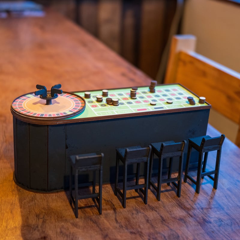 1/10スケールミニチュア家具 カジノルーレット台 チェアーセット