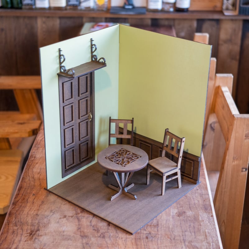 1/6スケールドールハウス グロスモスグリーン壁ドアの部屋 家具セット