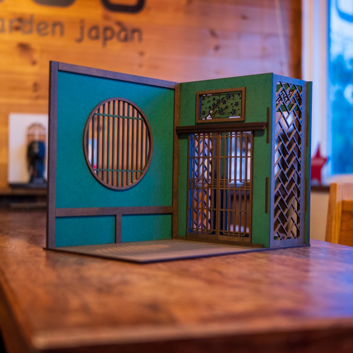 1/10スケールドールハウス 和風玄関からの居間緑の土壁風塗装 1/10スケールドールハウス 和風玄関からの居間緑の土壁風塗装