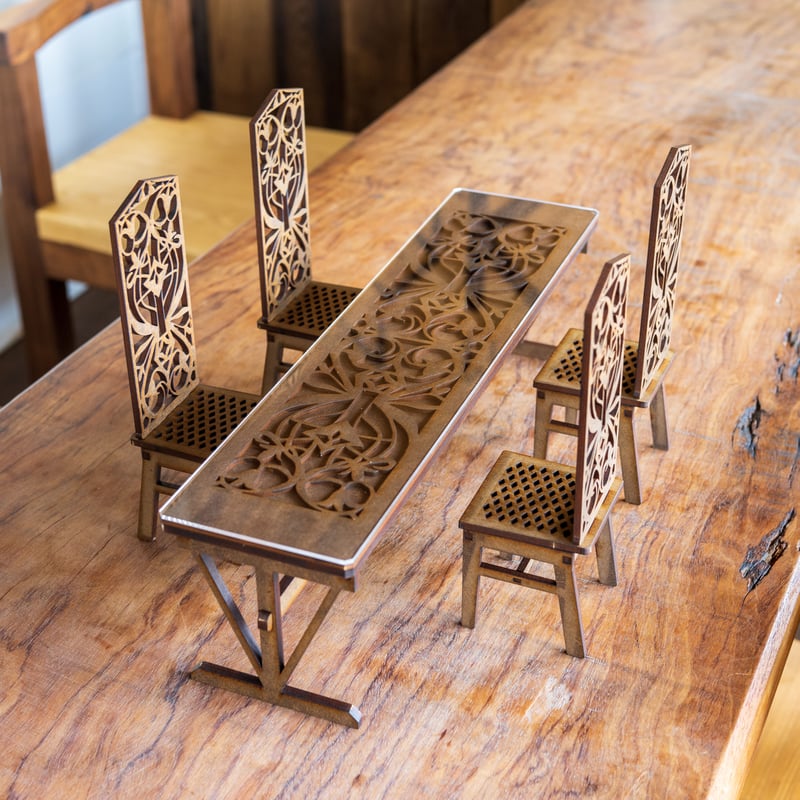 ミニチュア一人用椅子二脚とテーブル sweet-apple-pie_id015-wh