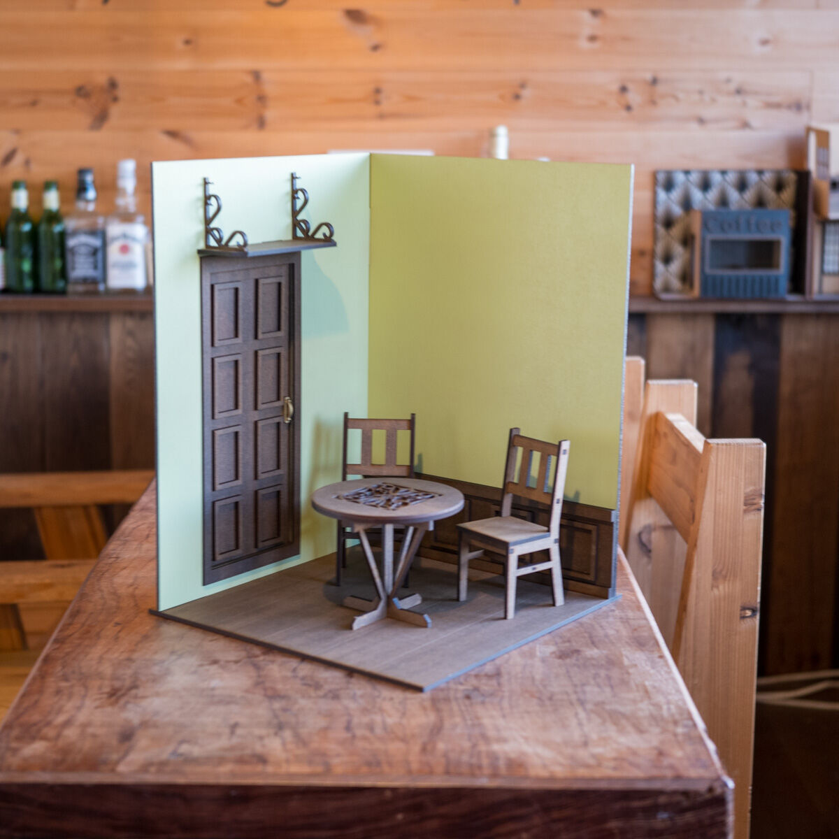 1/6スケールドールハウス グロスモスグリーン壁ドアの部屋 家具セット  
