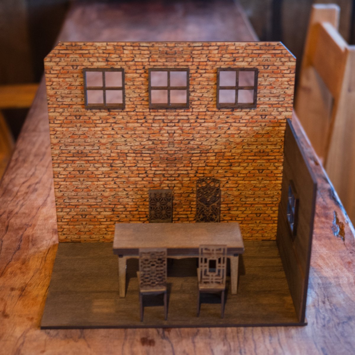 1/10スケールドールハウス山小屋の部屋 レンガ壁 家具セット