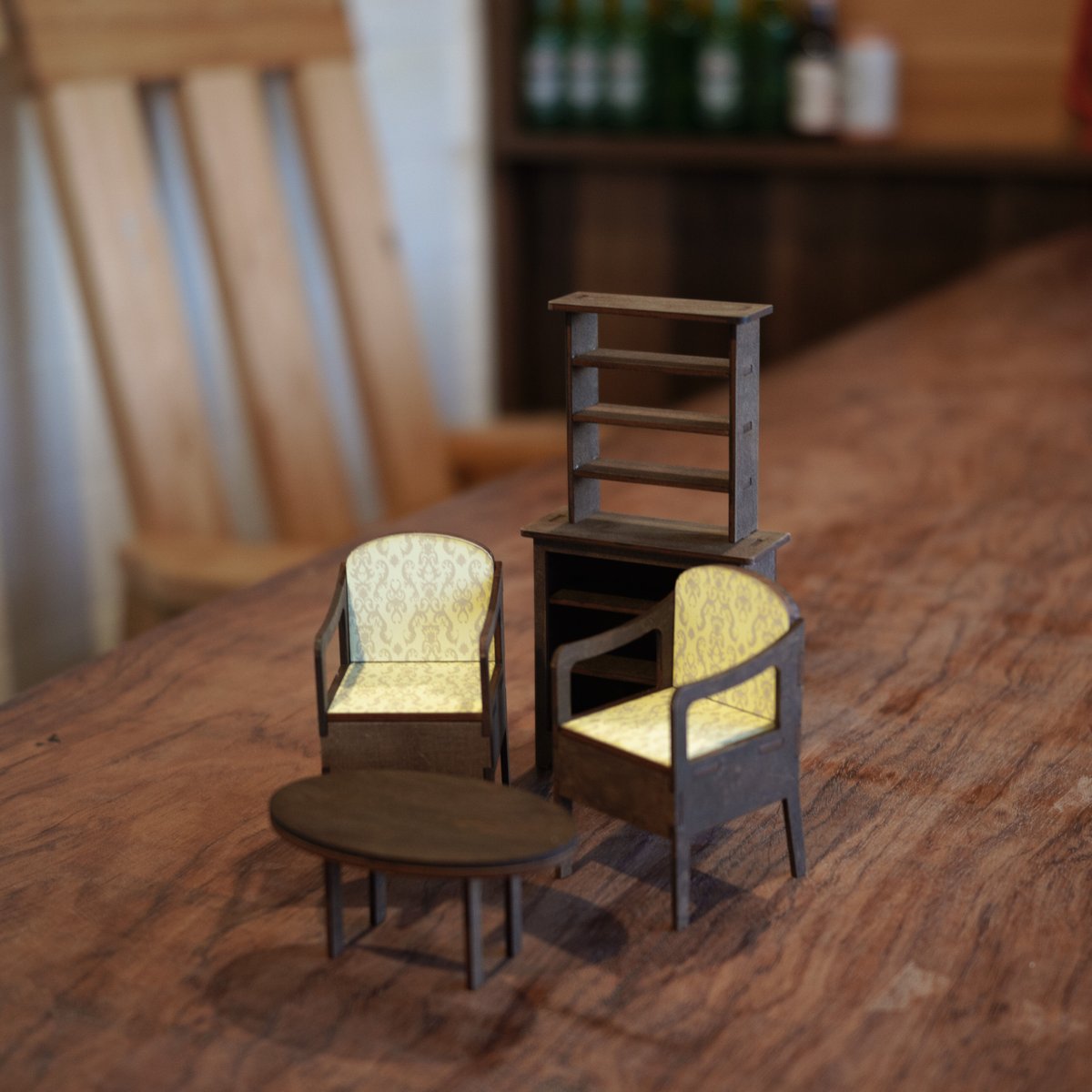 1/10スケールミニチュア家具 1人掛けソファーとサイドテーブルと