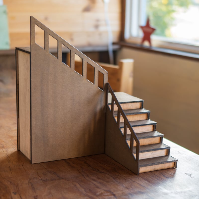 1/10スケールミニチュア家具 螺旋階段階段のみの販売です