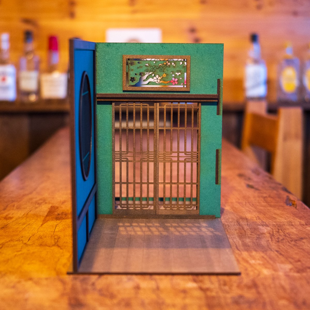1/10スケールドールハウス 和風玄関からの居間緑の土壁風塗装 1/10スケールドールハウス 和風玄関からの居間緑の土壁風塗装