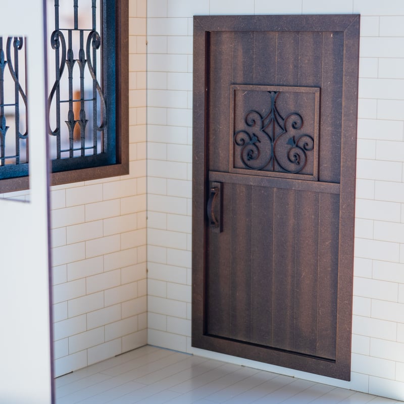 1/6スケールドールハウス白レンガのアイアン窓とドアの部屋