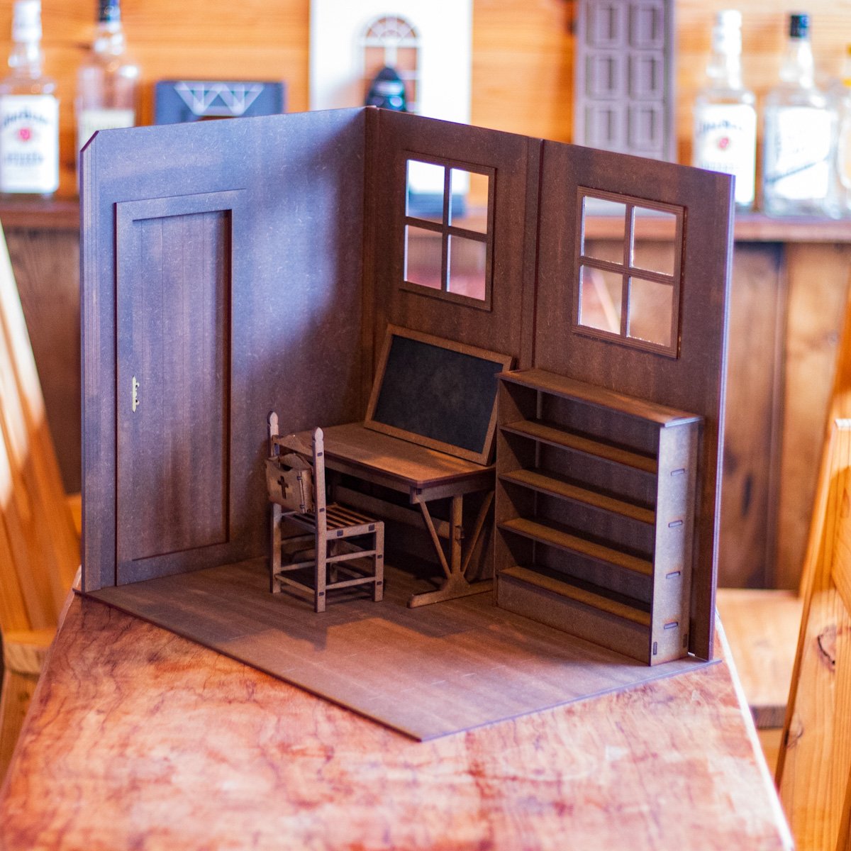 NO.90　木製 ドールハウス　屋根裏部屋: 壁3面+屋根付き　背景ボード NO.90木製 ドールハウス屋根裏部屋: 壁3面+屋根付き背景ボード