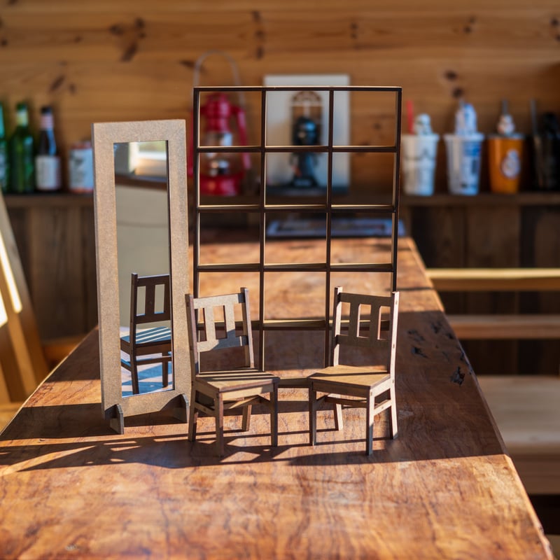 1/6スケールミニチュア家具マス目棚ロングと鏡と椅子2脚セット | kkcompany