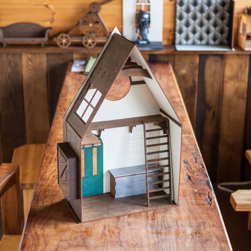 1/10スケールドールハウス 【丘に建つ三角屋根のお家】 | kkcompany 
