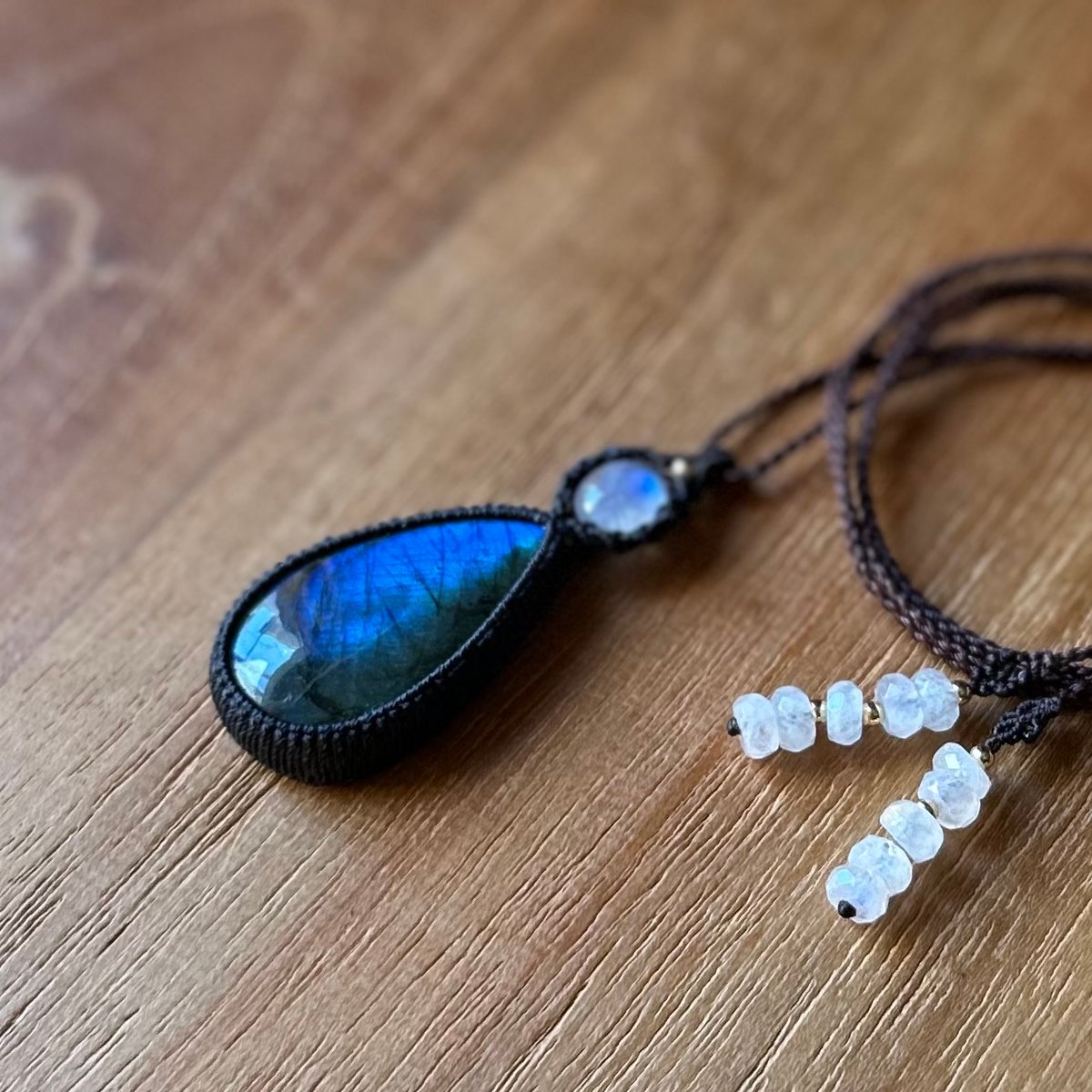 ブルー＆×ホワイトラブラドライトのペンダント | ALANKAR