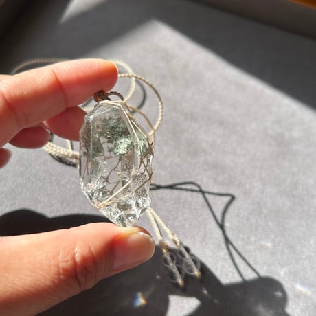 ヒマラヤ水晶（マニハール産/ルチル・クローライト）の原石ペンダント