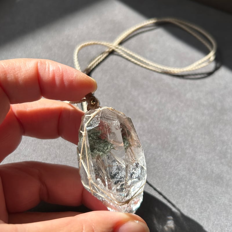 ヒマラヤ水晶(マニハール産/ルチル・クローライト)の原石 ヒマラヤ水晶(マニハール産/ルチル・クローライト)の原石